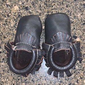 Freshly picked dark brown/black fringe moc